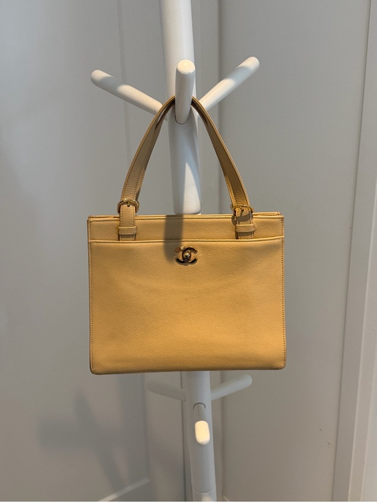 CHANEL Handbags - Chanel Tote Bag (beige)
